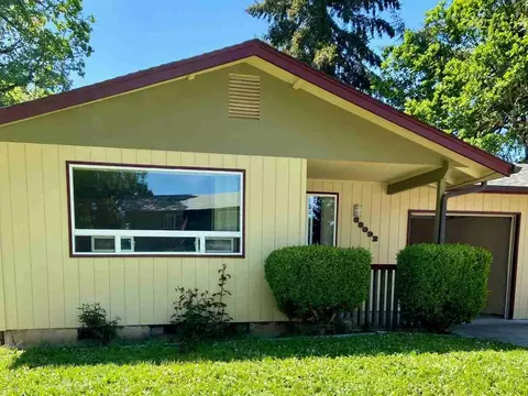 88092 5th St, Veneta, OR 97487
