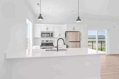 2539 W 3rd St, Waterloo, IA 50701