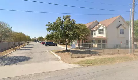 1015 E Crockett St, Crystal City, TX 78839