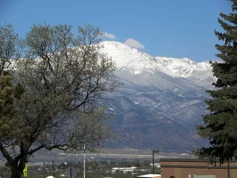 781 Hathaway Dr, Cimarron Hills, CO 80915