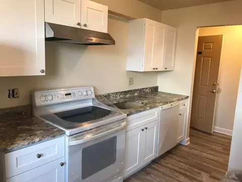 941 Old Indian Trl, Aurora, IL 60506