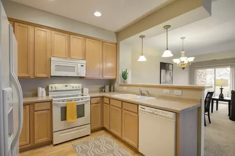 10751 Retreat Ln, Woodbury, MN 55129