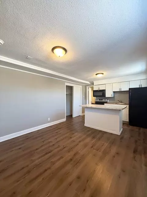 3512 Dodge St, Omaha, NE 68131