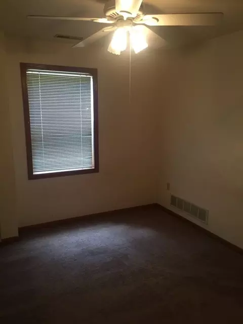 n25w24011 River Park Dr, Pewaukee, WI 53072
