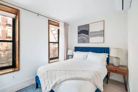 200 E 11th St, New York, NY 10003