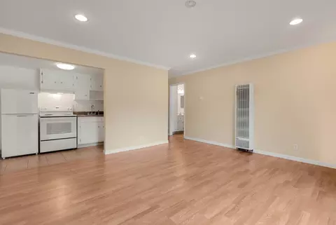 1735 Woodland Ave, East Palo Alto, CA 94303