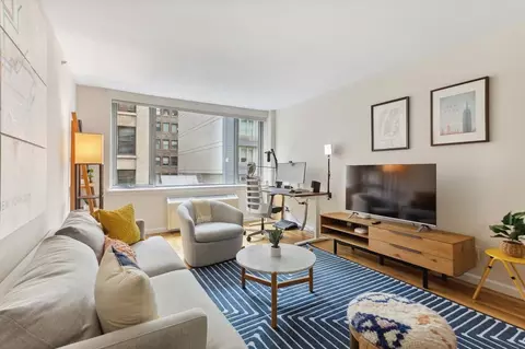 W 21st St, New York, NY 10011