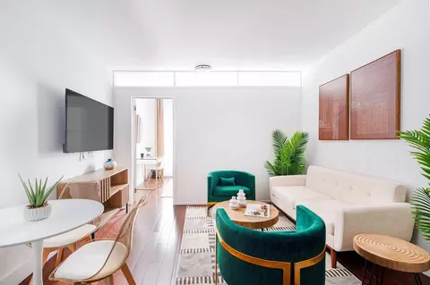 W 48th St, New York, NY 10036