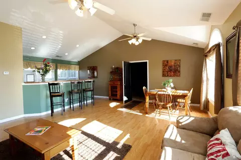 3800 Falcon Crest Dr, Louisville, KY 40219