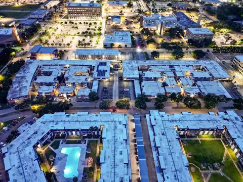 2041 San Sebastian Ct, Nassau Bay, TX 77058