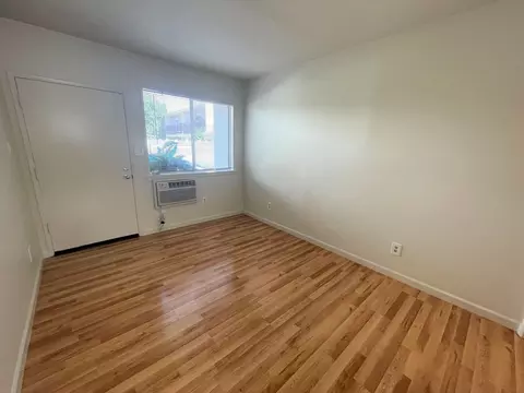 10814 Blix St, North Hollywood, CA 91602