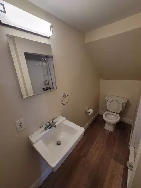 6 School St, Salem, MA 01970