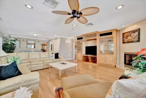 72 Gulf Blvd, Indian Rocks Beach, FL 33785