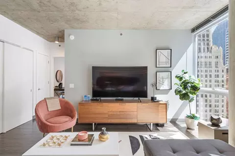 215 W Lake St, Chicago, IL 60606