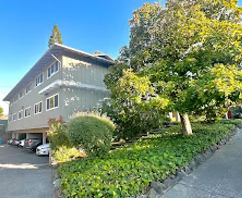 3535 Farm Hill Blvd, Redwood City, CA 94061