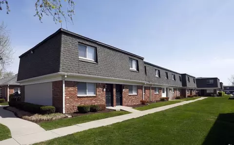 9060 E 39th Pl, Indianapolis, IN 46235