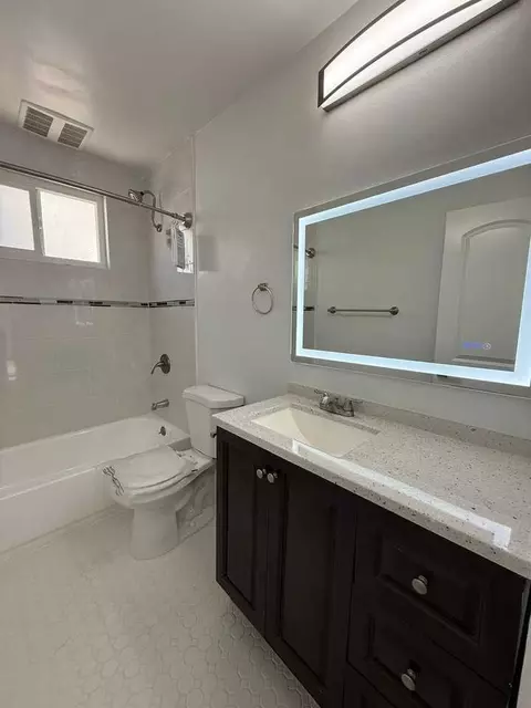 2010 S Garth Ave, Los Angeles, CA 90034 photo 31