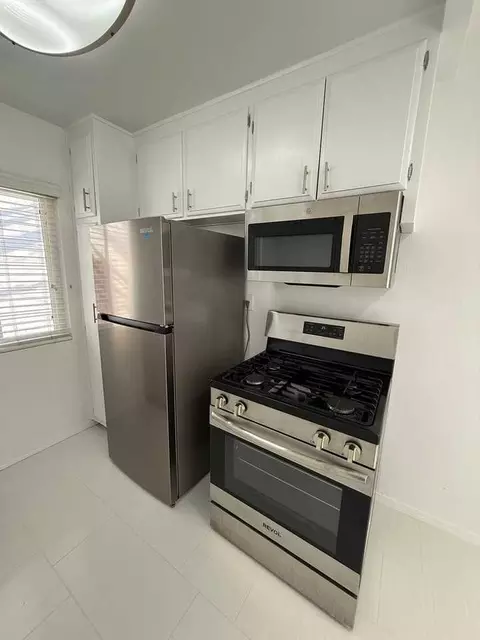 2010 S Garth Ave, Los Angeles, CA 90034 photo 21