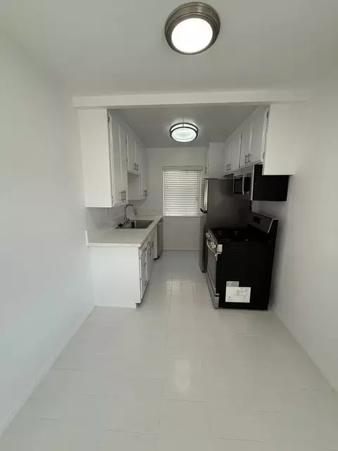 2010 S Garth Ave, Los Angeles, CA 90034 photo 15