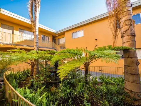 2010 S Garth Ave, Los Angeles, CA 90034 photo 10