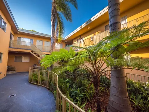 2010 S Garth Ave, Los Angeles, CA 90034 photo 8
