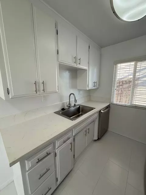 2010 S Garth Ave, Los Angeles, CA 90034 photo 19