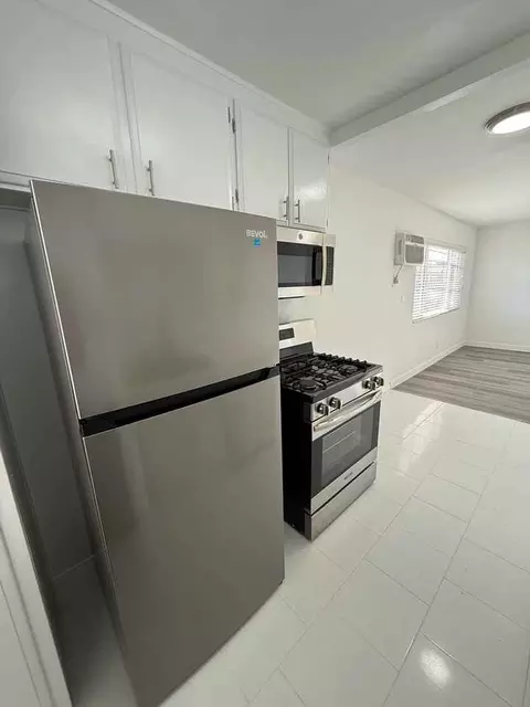 2010 S Garth Ave, Los Angeles, CA 90034 photo 23
