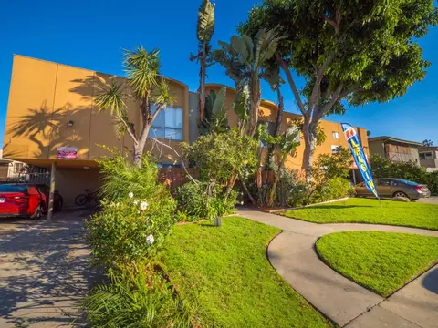 2010 S Garth Ave, Los Angeles, CA 90034 photo 4