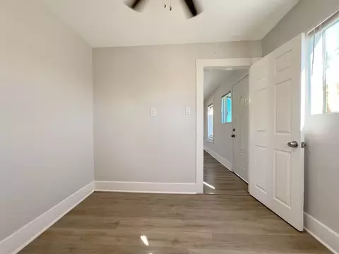2384 Linden Ave, Long Beach, CA 90806 photo 2