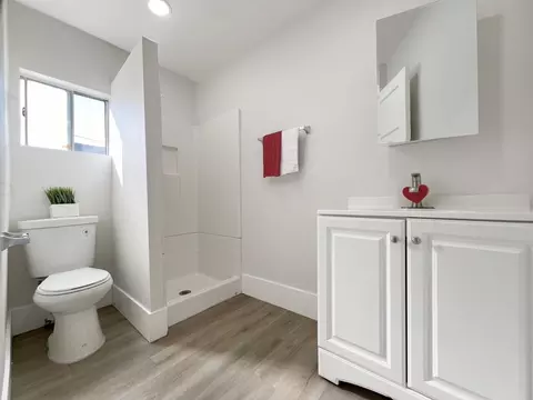 2384 Linden Ave, Long Beach, CA 90806 photo 3