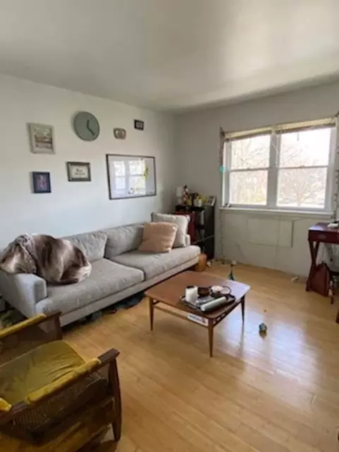 1004 E Pleasant St, Milwaukee, WI 53202