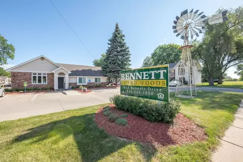 1813 Bennett Dr, West Des Moines, IA 50265