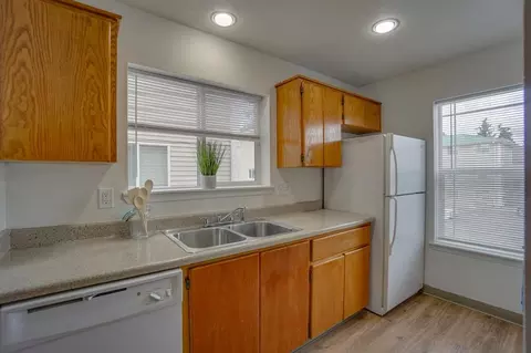 1901 SE 122nd Ave, Portland, OR 97233