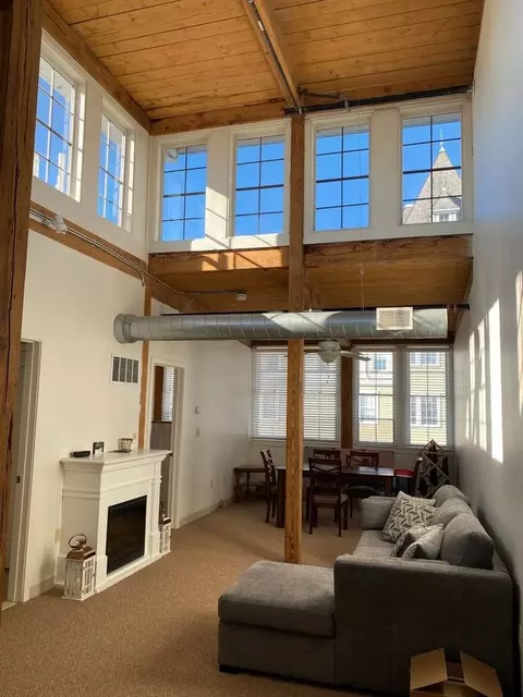 7 Marble St, Whitman, MA 02382