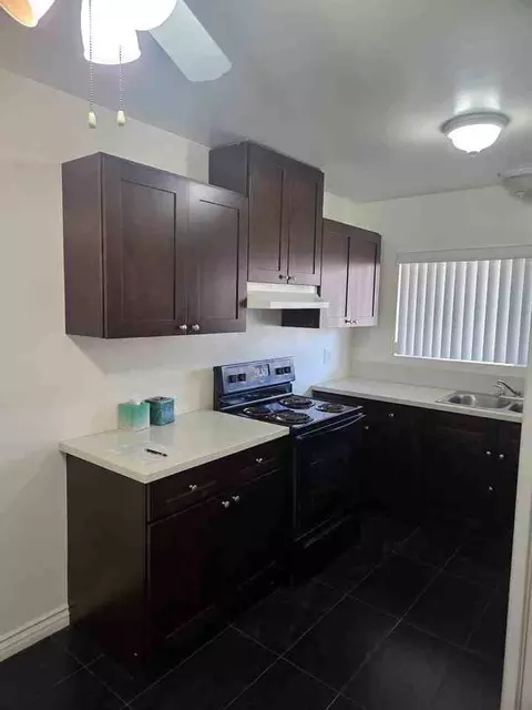 325 Burchett St, Glendale, CA 91203