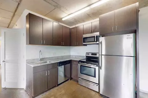 1330 E 53rd St, Chicago, IL 60615