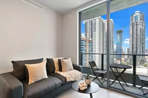 121 NE 5th St, Miami, FL 33132
