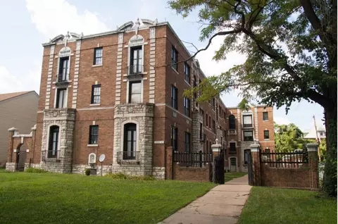 5345 Cabanne Ave, Saint Louis, MO 63112