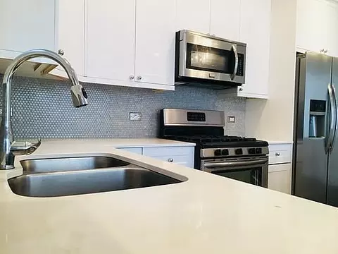 3634 W Montrose Ave, Chicago, IL 60618