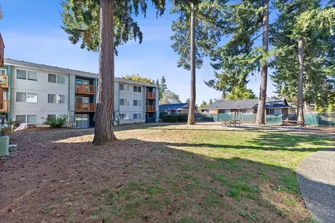 17439 SE Stark St, Portland, OR 97233