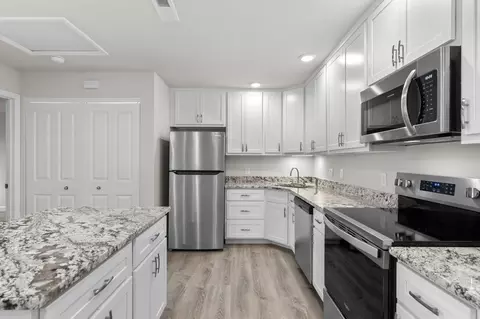 2000 Sherman Square Dr, Saint Charles, MO 63303