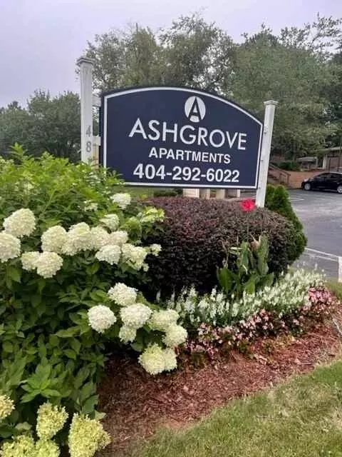 481 Hambrick Rd, Stone Mountain, GA 30083