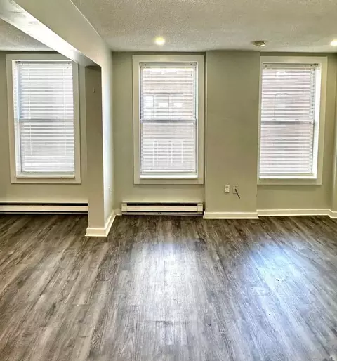 76 Franklin St, Worcester, MA 01608
