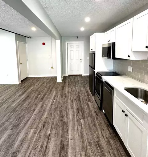 76 Franklin St, Worcester, MA 01608 photo 2