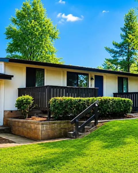 100 Woodcliff Dr NW, Lilburn, GA 30047