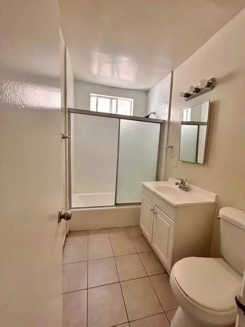 7642 Vineland Ave, Los Angeles, CA 91352