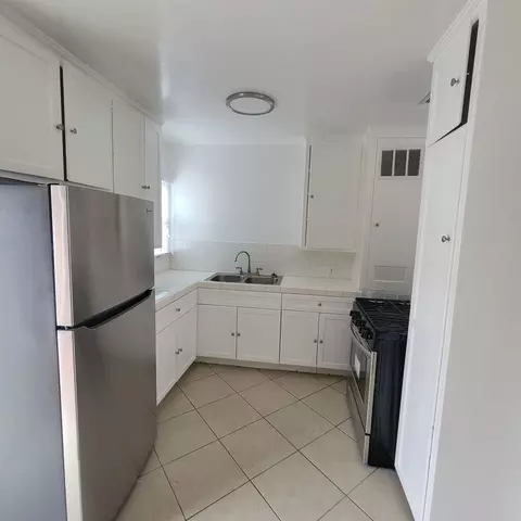 4061 Wade St, Los Angeles, CA 90066