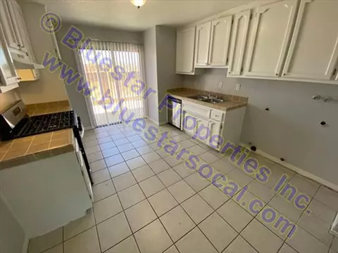 20475 Thunderbird Rd, Apple Valley, CA 92307