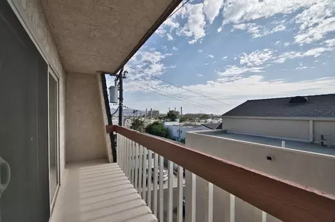 682 4th St, Hermosa Beach, CA 90254 photo 3