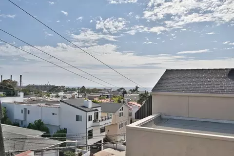 682 4th St, Hermosa Beach, CA 90254 photo 2